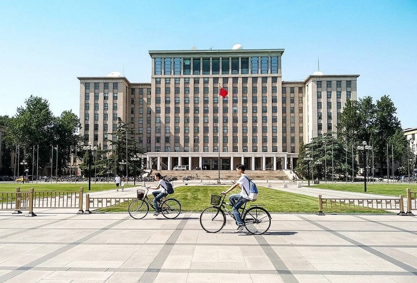Một tòa nhà thuộc Đại học Thanh Hoa (Ảnh: Shutterstock).